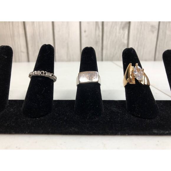 3 Beautiful rings size 8.5 - Picture 1 of 5